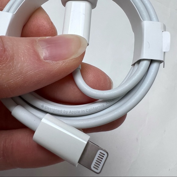 Brand New Never Used - Apple Charger Cord from USB-C to Lightning Port - Picture 5 of 5